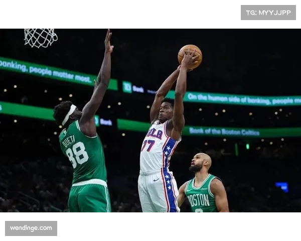 埃奇库姆34+7领76人逆转绿军赢得开门红